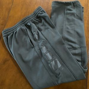 Nike Elite Dri-Fit Sweatpants, Boys Size (XL) Color Grey.